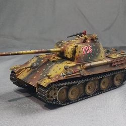 Built Model German Tank Panther Ausf.G, 1/72 scale
