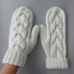 Women hand knit mitten, Wool Cable knit mittens for women