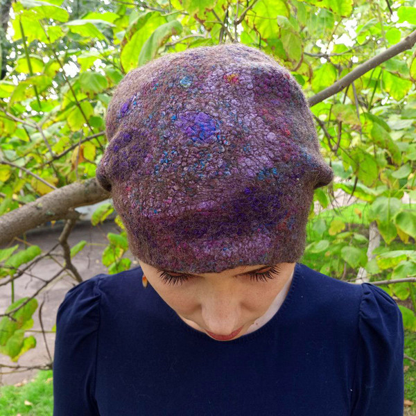 hat-violet-purpur-wetfelting-felting-felt-wool-winter-warm-cozy-handmade-sheep-OOAK-gift-present-cap-helmet 1.jpg