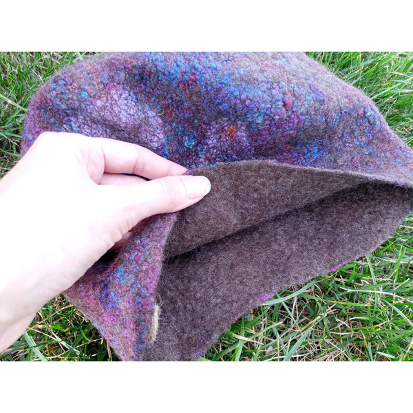 hat-violet-purpur-wetfelting-felting-felt-wool-winter-warm-cozy-handmade-sheep-OOAK-gift-present-cap-helmet 4.jpg