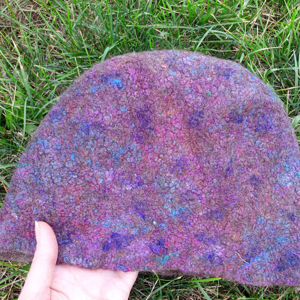 hat-violet-purpur-wetfelting-felting-felt-wool-winter-warm-cozy-handmade-sheep-OOAK-gift-present-cap-helmet 5.jpg