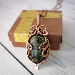 dragons blood jasper necklace. wire wrapped copper pendant with dragons blood jasper. wire weave copper jewelry.