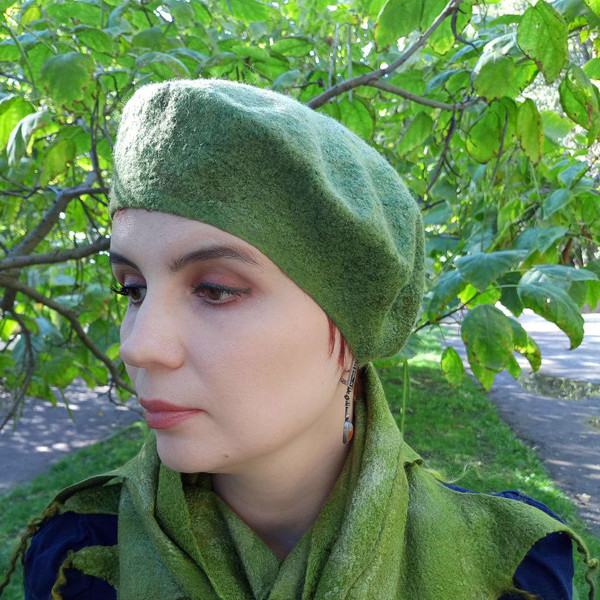 hat-green-wetfelting-felting-felt-wool-winter-warm-cozy-handmade-sheep-OOAK-gift-present-cap-beret-barret-helmet-scarf-shawl 1.jpg