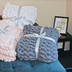 chunky knit blanket - 35" x 50"