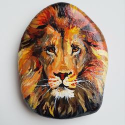 Lion hand-painted rocks Animal painted stone for garden lion original rock painting
