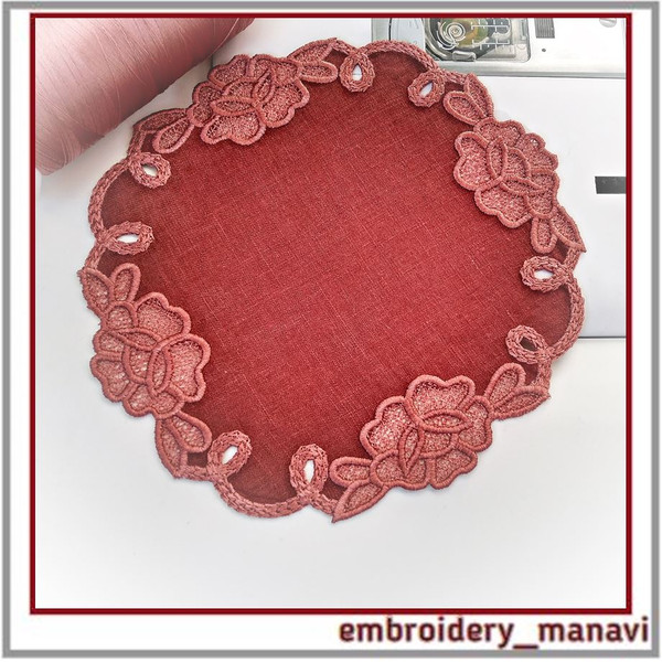 In_the_hoop_Lace_napkin_with_FSL_elements_embroidery_design.jpg
