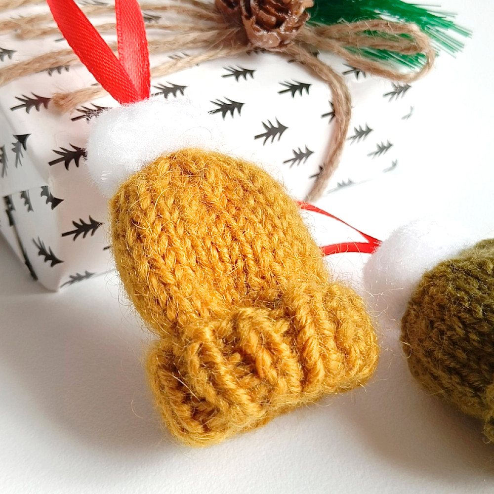 Christmas Tree Ornament Tiny knit hat 1 piece Christmas tree decorations Mini hats