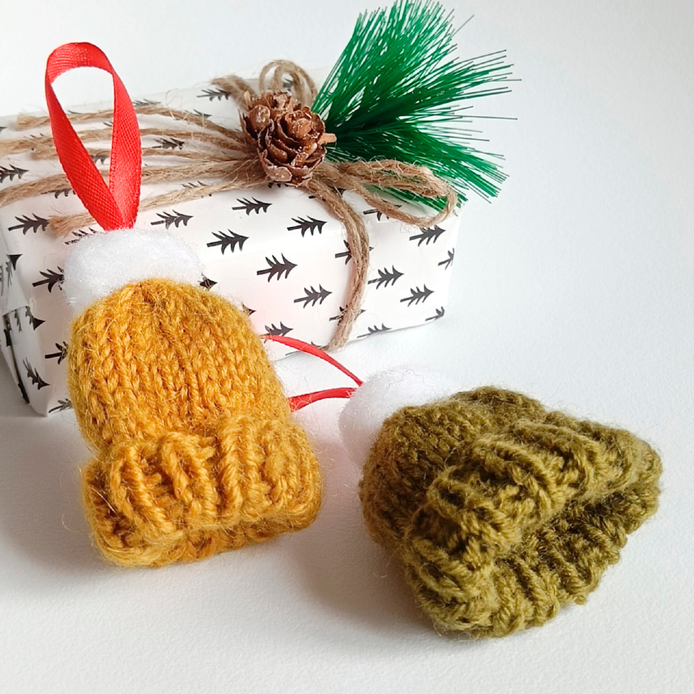 Christmas Tree Ornament Tiny knit hat 1 piece Christmas tree decorations Mini hats