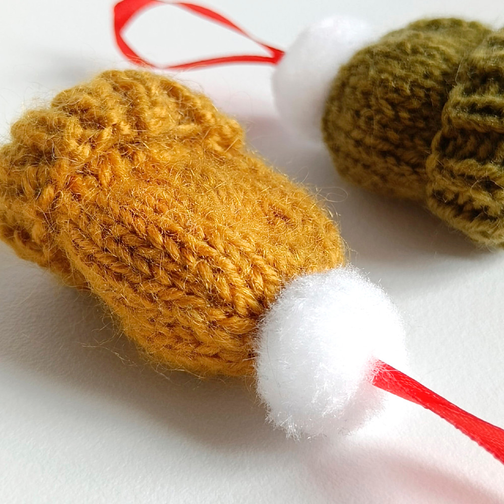 Christmas Tree Ornament Tiny knit hat 1 piece Christmas tree decorations Mini hats