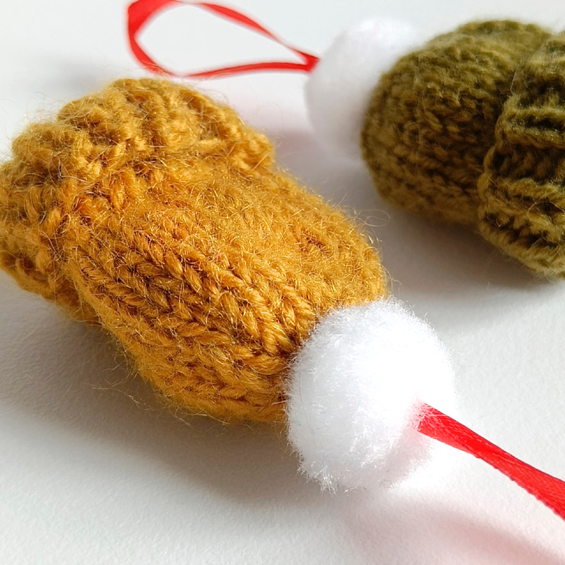 Christmas Tree Ornament Tiny knit hat 1 piece Christmas tree decorations Mini hats