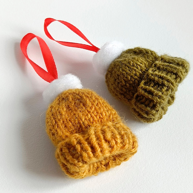 Christmas Tree Ornament Tiny knit hat 1 piece Christmas tree decorations Mini hats