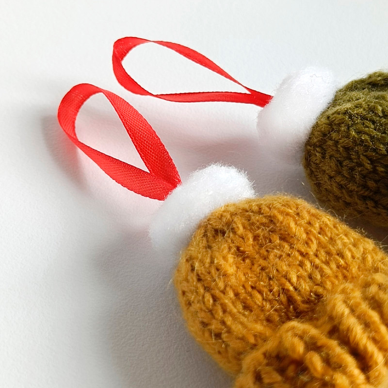 Christmas Tree Ornament Tiny knit hat 1 piece Christmas tree decorations Mini hats