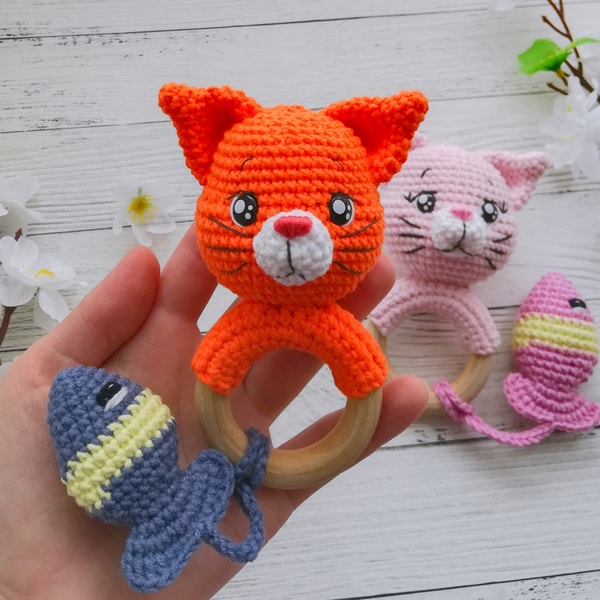 Crochet cat rattle pattern, amigurumi cat teething ring | Inspire Uplift