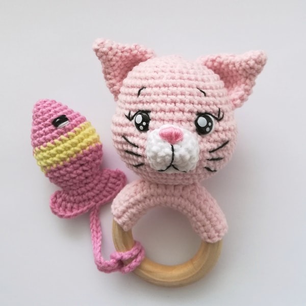 Crochet cat rattle pattern, amigurumi cat teething ring | Inspire Uplift