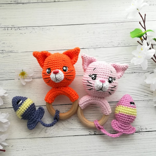 Crochet cat rattle pattern, amigurumi cat teething ring | Inspire Uplift