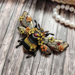 Bumblebee brooch, bee brooch, insect brooch, black and yellow insect jewelry, handmade jewelry