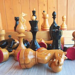 Classic Moscow Soviet chess set - 1950s vintage Russian wooden chess