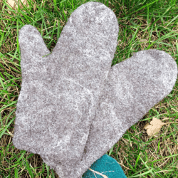 Handmade wool Frost mittens