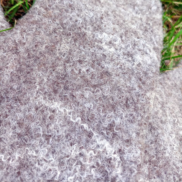 Mittens-gift-handmade-wool-mitts-felting-felt-wetfelting-present-frost-sheep-warm-soft-OOAK-2023 3.jpg