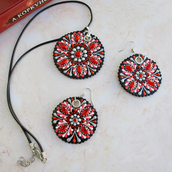 red-painted-jewelry-set.jpeg