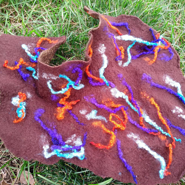 collar-gift-handmade-wool-felting-felt-wetfelting-present-frost-sheep-warm-soft-OOAK-2023 2.jpg
