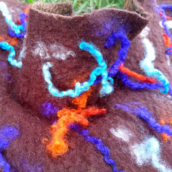 collar-gift-handmade-wool-felting-felt-wetfelting-present-frost-sheep-warm-soft-OOAK-2023 3.jpg