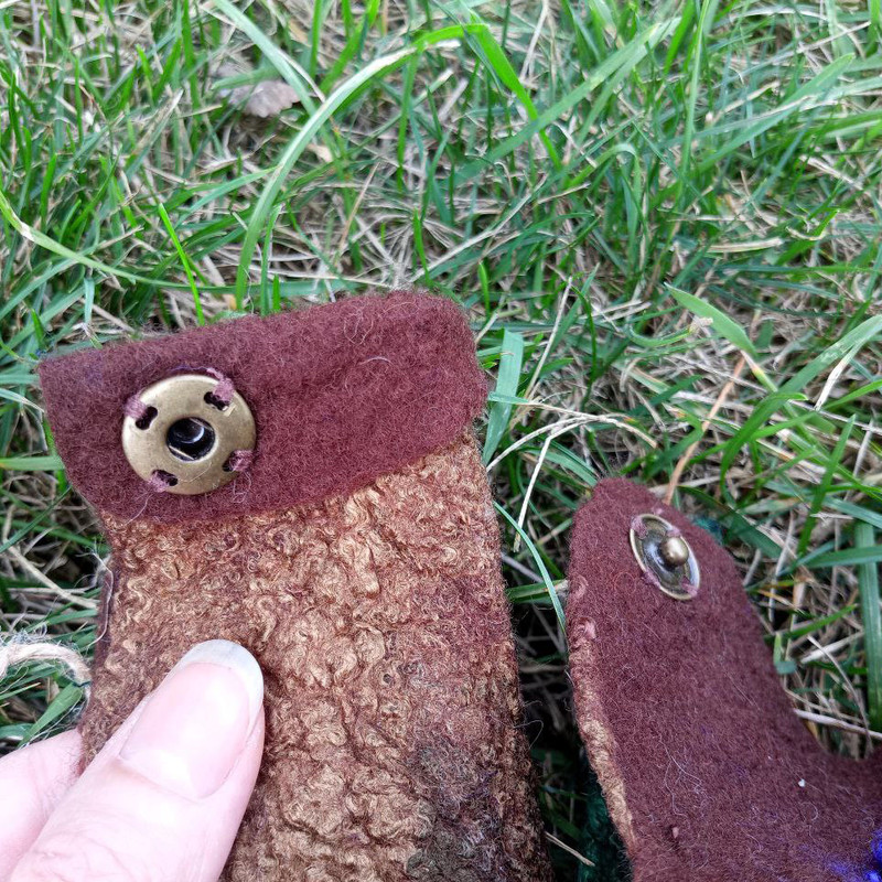 collar-gift-handmade-wool-felting-felt-wetfelting-present-frost-sheep-warm-soft-OOAK-2023 4.jpg