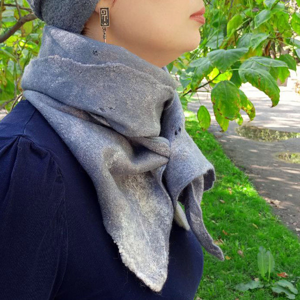 hat-gray-wetfelting-felting-felt-wool-winter-warm-cozy-handmade-sheep-OOAK-gift-present-cap-beret-barret-helmet-scarf-silver 2.jpg