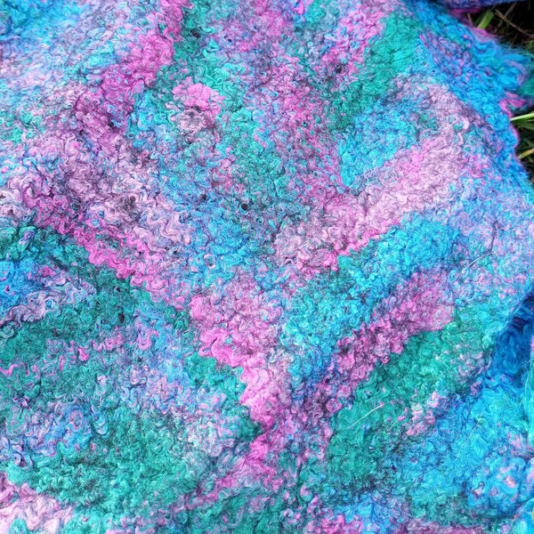 blue-violet-purpur-wetfelting-felting-felt-wool-winter-warm-cozy-handmade-sheep-OOAK-gift-present-scarf-octarin-octarine-2023 unique 4.jpg
