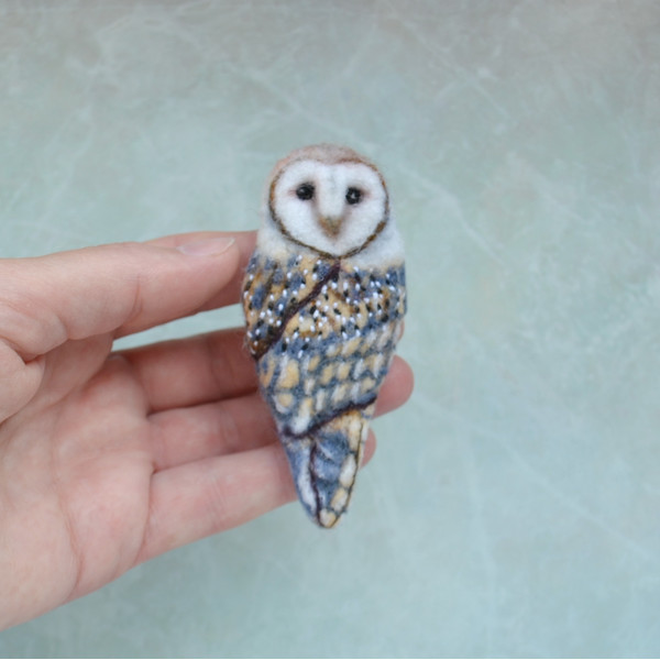 Needle felted owl pin for women (3).JPG