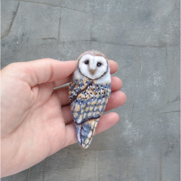 Needle felted owl pin for women (8).JPG