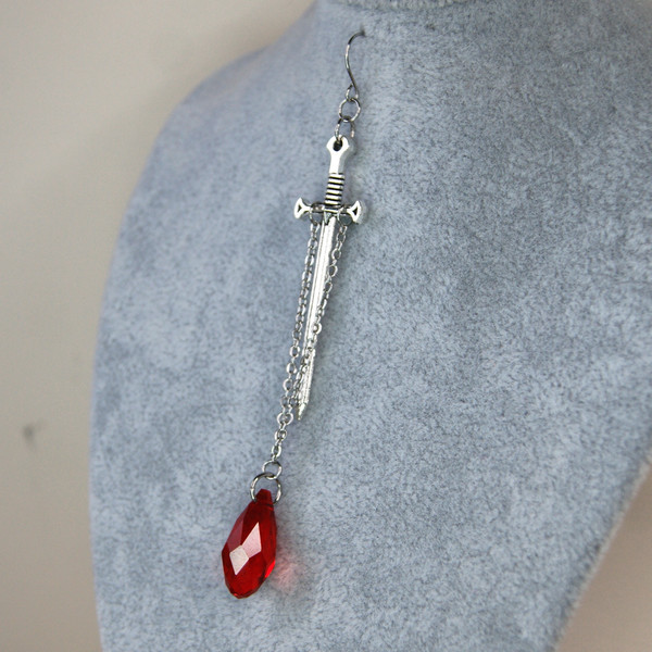 vampire-earring-with-sword