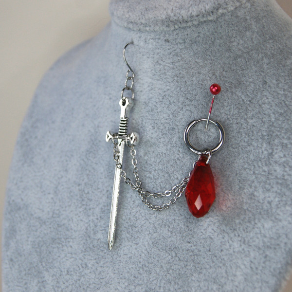 sword-earring-double-piercing
