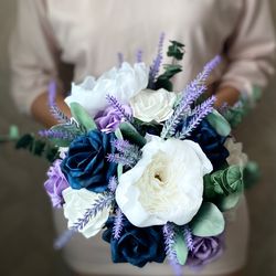 Navy and lavender wedding bouquet. Lavender bridesmaid bouquet. Spring wedding bouquet. Navy blue wedding bouquet.