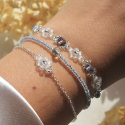 Grey bracelet Flower jewelry Handmade beaded bracelets Daisy anklet Cute bracelet Minimalistic bracelet Gift for her
