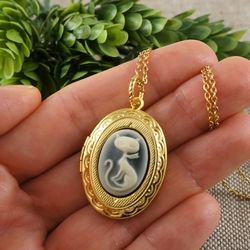 Cat Cameo Locket Necklace Ivory on Black Vintage Cameo Golden Oval Locket Pendant Necklace Cat lover Gift Jewelry 7598