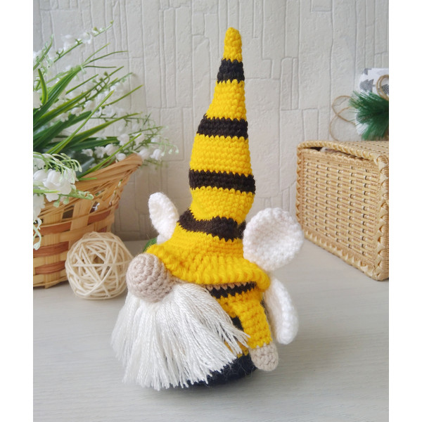 bee-and-gnome-decor-crochet-pattern.jpeg