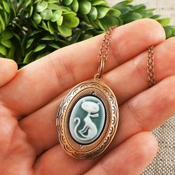 Cat Cameo Necklace Photo Locket Necklace Green White Cat Vintage Cameo Copper Oval Locket Pendant Necklace Jewelry 7595