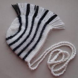 Zebra newborn bonnet knitting pattern
