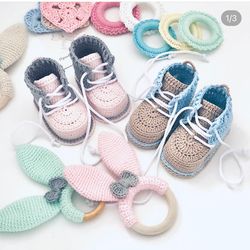 Crochet pattern for booties ONLY in Russian.