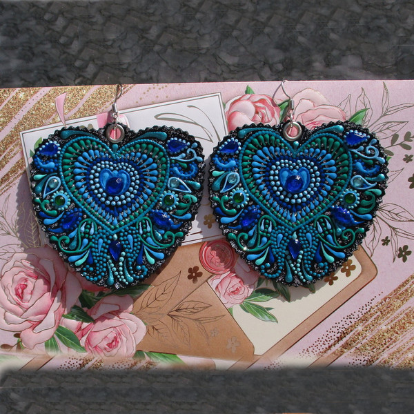 hand-painted-leather-earrings-feather-peacock.JPG
