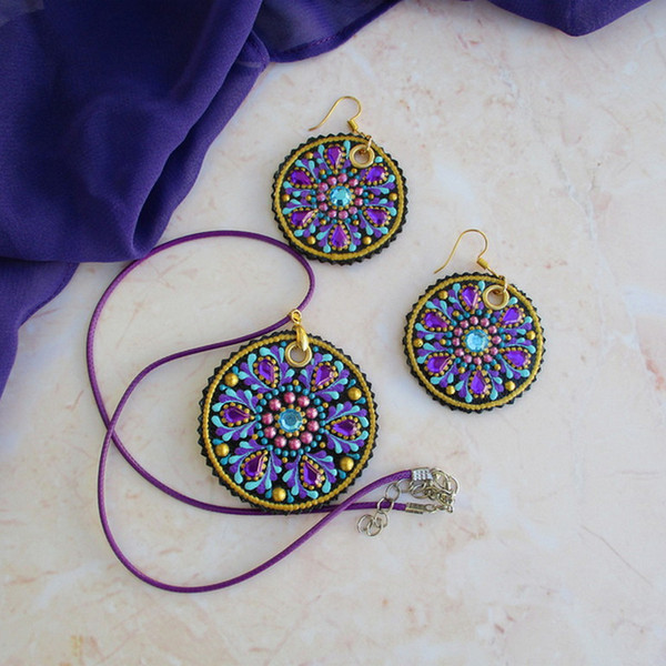 round-leather-pendant-earrings-mandala.jpeg