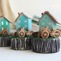 Tiny traveler' house, mini wooden bicycle, Handmade driftwood cottage, gift for sports lovers, Wooden house