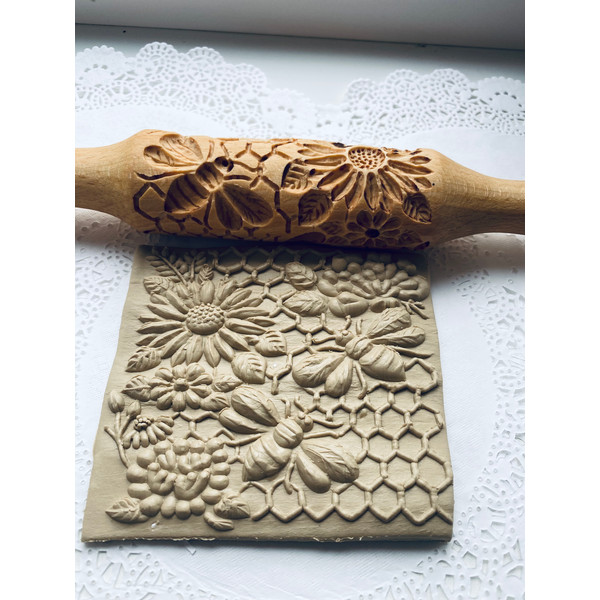 Embossed-rolling-pin-honeycomb