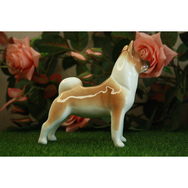American-Akita-dog-figurine