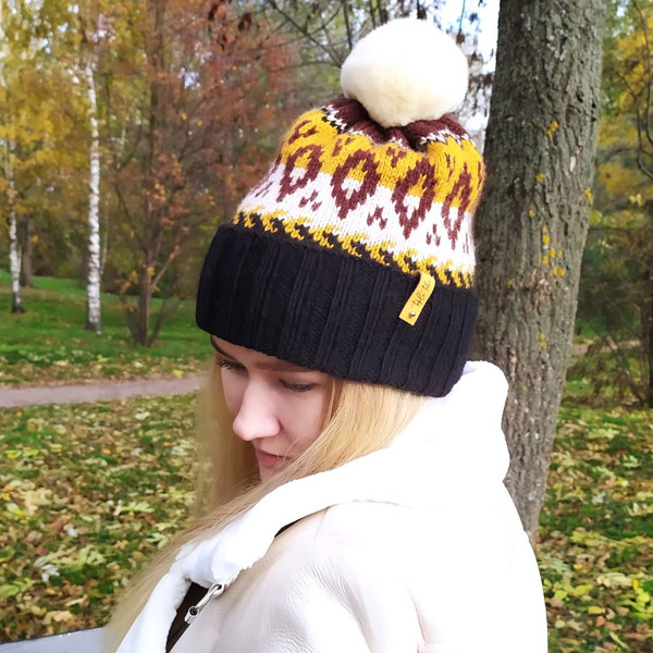 Warm-jacquard-knitted-pompom-hat-3