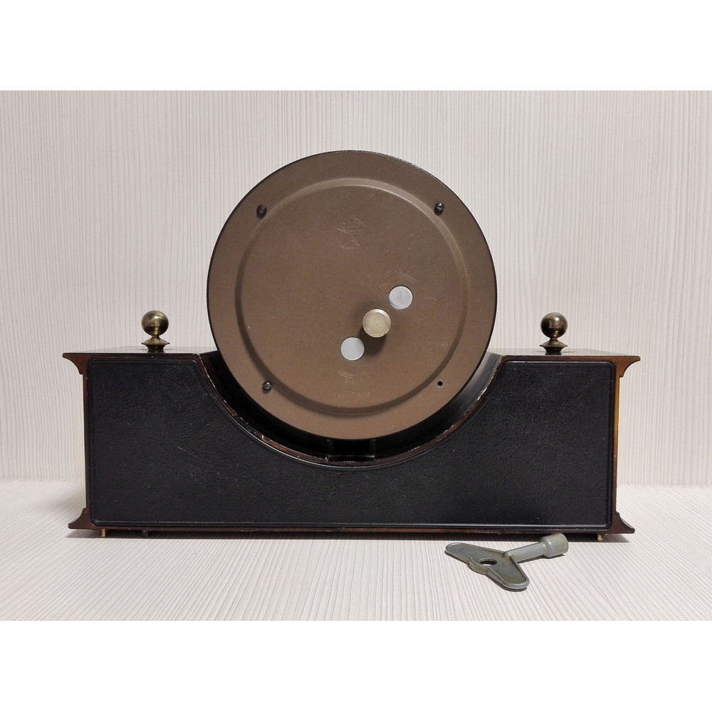 wooden-desk-clock.jpg