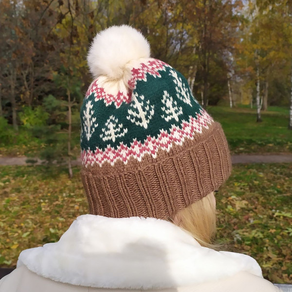 Warm_womens_hand-knitted_hat_6