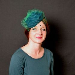 emerald fascinator hat, emerald wedding hat, fascinator hat , formal hat, church hat, winter wedding hat