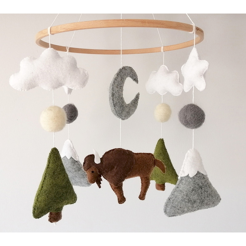 neutral nursery mobile.jpg